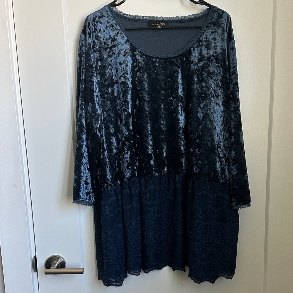 Suzanne Betro Blue Lace Trim Top